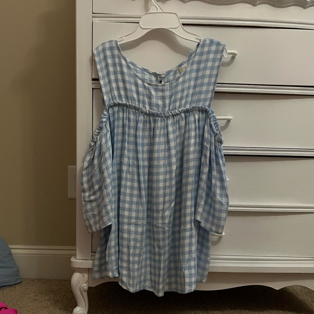 blue and white checkered top!!